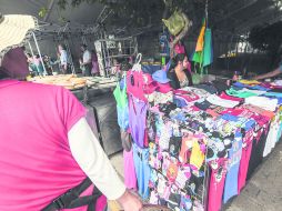 La plazoleta ubicada frente a la Preparatoria Jalisco es donde se ha instalado parte de los locatarios del Mercado Corona.  /