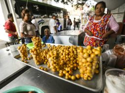 Lo que está haciendo la autoridad es reducir el espacio para comerciantes para acomodar más en la plaza Agustín Rivera.  /