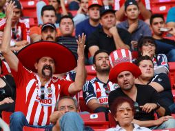 La afición del Guadalajara ha respondido en ocasiones con malas entradas en el Estadio Omnilife. ARCHIVO /