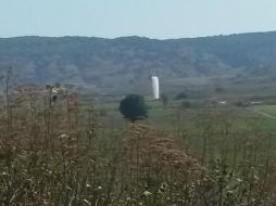 Autoridades mantienen un perímetro de seguridad en la zona para prevenirse.  /