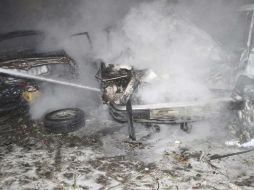 El autobús quedó completamente calcinado. ARCHIVO /