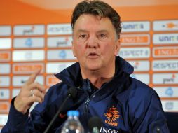 Louis Van Gaal buscará añadir su nombre a la lista de los que han ganado la Premier en su primer año. AFP /