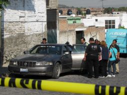 Personal de la FGE y de Ciencias Forenses acudió al lugar.  /