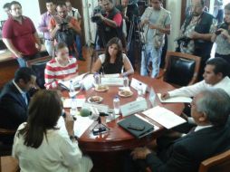 El Comité de Adquisiciones sesiona sobre los contratos que vencen y los servicios a contratar. Twitter: @LegislativoJal. ESPECIAL /