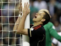 La prensa inglesa coloca a Javier Hernández fuera de los Red Devils. ARCHIVO /