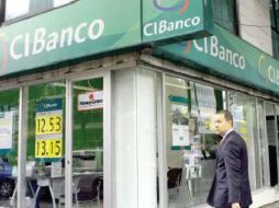 En el sector financiero y seguros, destaca la compra de CI Banco de 100% del banco BNY Mellon por 45 millones de dólares. EE.  /