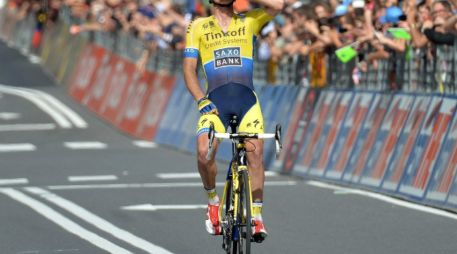 Rogers aventajó con ocho segundos al grupo que lo perseguía y llegó solo a la meta. AFP /