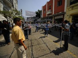 Esta mañana, la calle Zaragoza amaneción con una serie de toldos instalados.  /