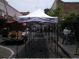 Ningún locatario del Mercado Corona falta ya de un sitio para instalarse y comenzar a trabajar en la calle Zaragoza.  /