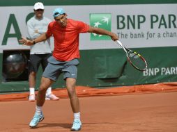 Toma ritmo. Rafael Nadal practica en las canchas de arcilla de Roland Garros, donde ha sido ocho veces campeón. AFP /