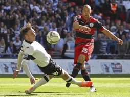 El gol de Zamora (der) marca el regreso de su equipo, Queens Park Rangers, a la Liga Premier. AFP /
