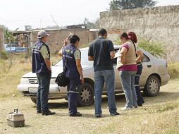 Agentes de la Fiscalíay del IJCF acudieron al lugar para iniciar con las investigaciones del homicidio.  /