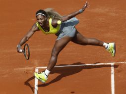 La número uno del mundo derrota a su amiga y compañera, Alize Lim. AP /