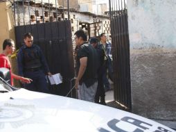 Testigos informaron que los agresores ingresaron al domicilio y luego salieron abordando un auto en color blanco. ARCHIVO /