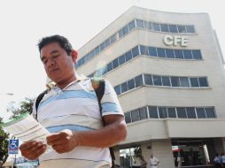 Con el nuevo esquema Pemex y CFE tendrán que rendir cuentas a través de informes periódicos al gobierno federal. ARCHIVO /