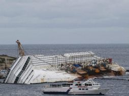 El hundimiento del transbordador Sewol dejó más de 300 muertos o desaparecidos. ARCHIVO /