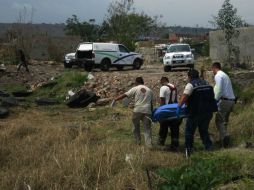 Personal del IJCF acudió al lugar para levantar el cuerpo.  /