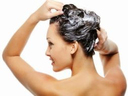 En el país, en shampoo se consumen siete kilos al año por persona. ESPECIAL /