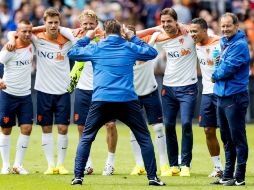 El técnico de la selección holandesa, Louis Van Gaal, en un entrenamiento con su selección. EFE /