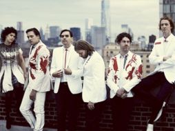 Los asistentes esperan con ansias la llegada del grupo canadiense. ESPECIAL /