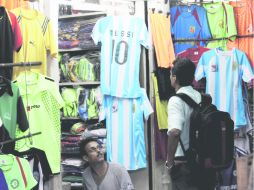 'Conozco a tipos que han cambiado tantas veces de camiseta que ya resulta inútil asociarlos con nada que no sea su obsesión'.  /