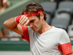 Federer no pudo derrotar a Ernests y se despidió del torneo. EFE /