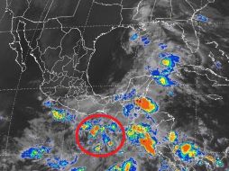 El sistema está a 485 kilómetros al sur sureste de puerto Ángel, Oaxaca. TOMADA DE @conagua_clima  /