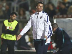 CR7 estuvo en la banca durante el último amistoso ante Grecia. EFE /