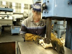 El principal reto para México, según especialistas, es incrementar su productividad y competitividad. ARCHIVO /