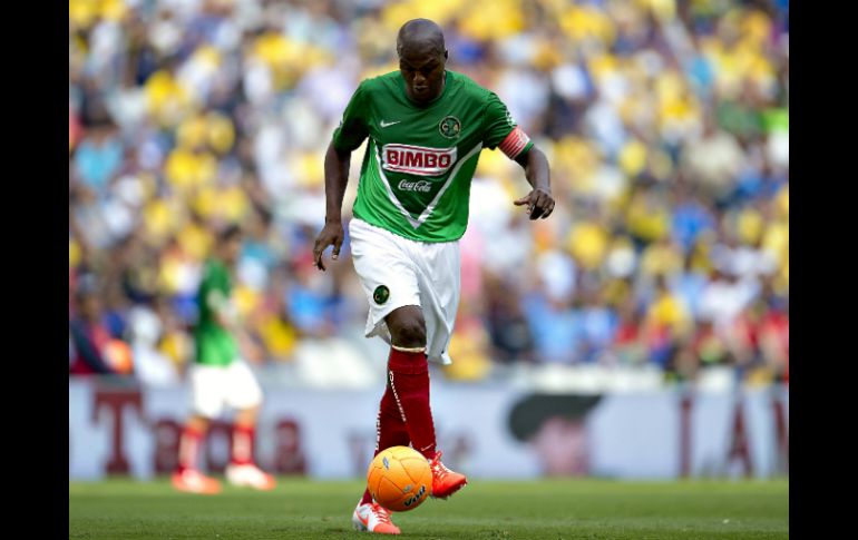 El defensa del América cambiaría de rumbos por un tiempo. MEXSPORT /