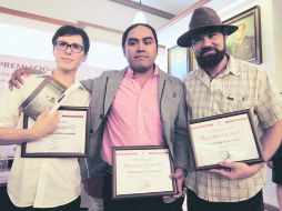Los primeros lugares: el poeta Álvaro Luquín Navarro, el pintor Dan Montellano Herrera y el escultor Jhonatan Reyes Tovar.  /