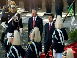El Presidente Enrique Peña Nieto es recibido oficialmente por su homólogo de la República Portuguesa, Aníbal Cavaco Silva. ESPECIAL /