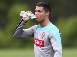 Cristiano Ronaldo espera estar listo para el debut en el Mundial y prefieren no arriesgarlo. EFE /