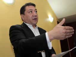 González Uyeda fue reconocido por sus compañeros en el PAN tras dar el anuncio. ARCHIVO /