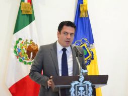 ''No coman ansias'', responde el gobernador ante la insistencia de reporteros por conocer quién será el sucesor de Zamora Jiménez. ARCHIVO /