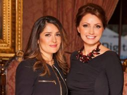 Una foto de la cuenta de Facebook de Angélica Rivera al lado dela actriz Salma Hayek, durante una cena de honor. ESPECIAL /