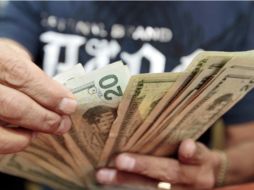 La divisa extranjera, se compra en un precio mínimo de 12.42 pesos. ARCHIVO /