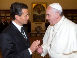 Tras la aceptación del Papa para visitar México, el Mandatario le refiere que esto es motivo de gran alegría. AFP /
