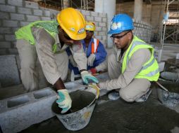 La forma en la que trabajan los obreros en los inmuebles ha sido muy criticada. ARCHIVO /