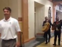 La broma fue captada en video y publicado a través del canal oficial del Instituto de Santa Bárbara en California. ESPECIAL /