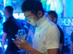 La exposición a la luz azul aumenta los problemas de sueño y apetito. ARCHIVO /