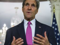 El político estadounidense habla sobre el conflicto en Iraq durante una conferencia de prensa en Londres. EFE /