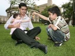 Las constumbres de los adultos condiciona el estilo de vida que llevan los niños durante su desarrollo. ARCHIVO /