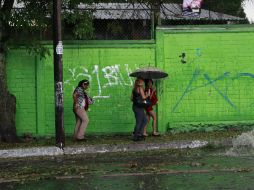 El fenómeno está reforzado por la orografía y calentamiento diurno, produciendo nubosidad con fuertes precipitaciones en el Estado.  /