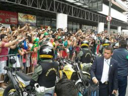 Así recibe la afición a la Selección mexicana. Foto: @FEMEXFUTOFICIAL. ESPECIAL /