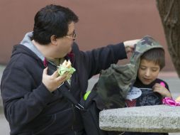 En la actualidad, los papás se involucran en las actividades de sus hijos. ARCHIVO /