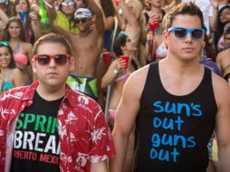 La película está protagonizada por Channing Tatum y Jonah Hill como dos torpes policías que se hacen pasar por estudiantes. ESPECIAL /