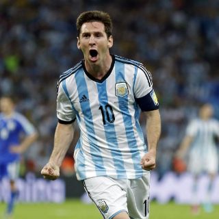 Argentina sufre para ganar en el Mundial