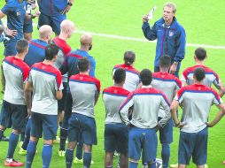 Jürgen Klinsmann, técnico del combinado estadounidense, durante una charla técnica. AFP /