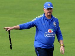 Luiz Felipe Scolari destacó el trabajo de jugadores nacionales como Peralta y dos Santos. EFE /